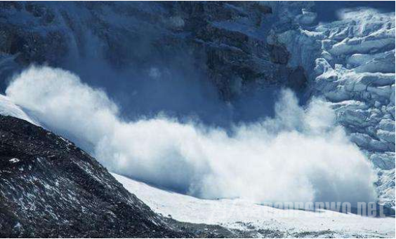 登山隊(duì)遇雪崩遇難